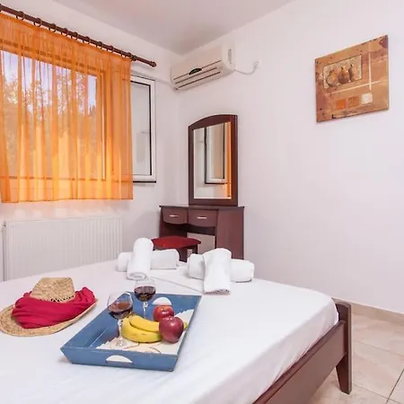 Cozy In City's Suburbs 2 Apartment Lefkada City